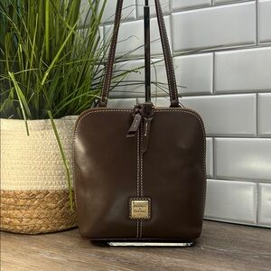 2662 Dooney & Bourke brown leather crossbody 252802662